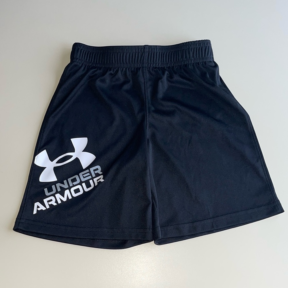 Under Armour Kids Prototype Logo Shorts in Black